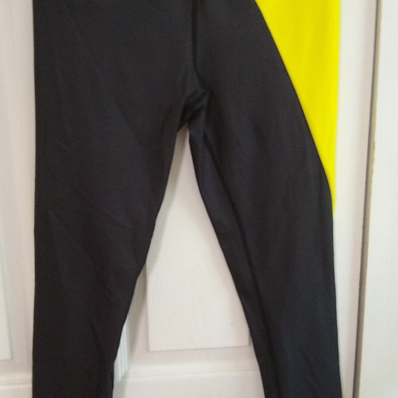 Zyia Neon yellow Metallic Light and tight leggings work out size 8-10 - Picture 3 of 7